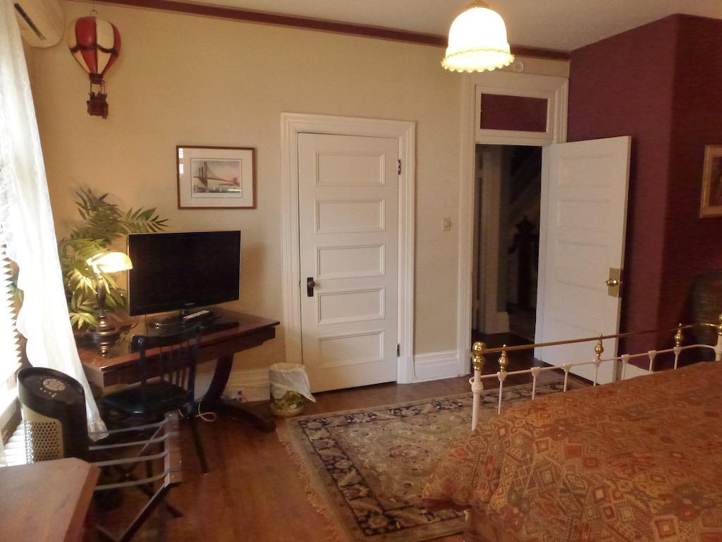 Auberge King Edward Bed And Breakfast Отава Стая снимка