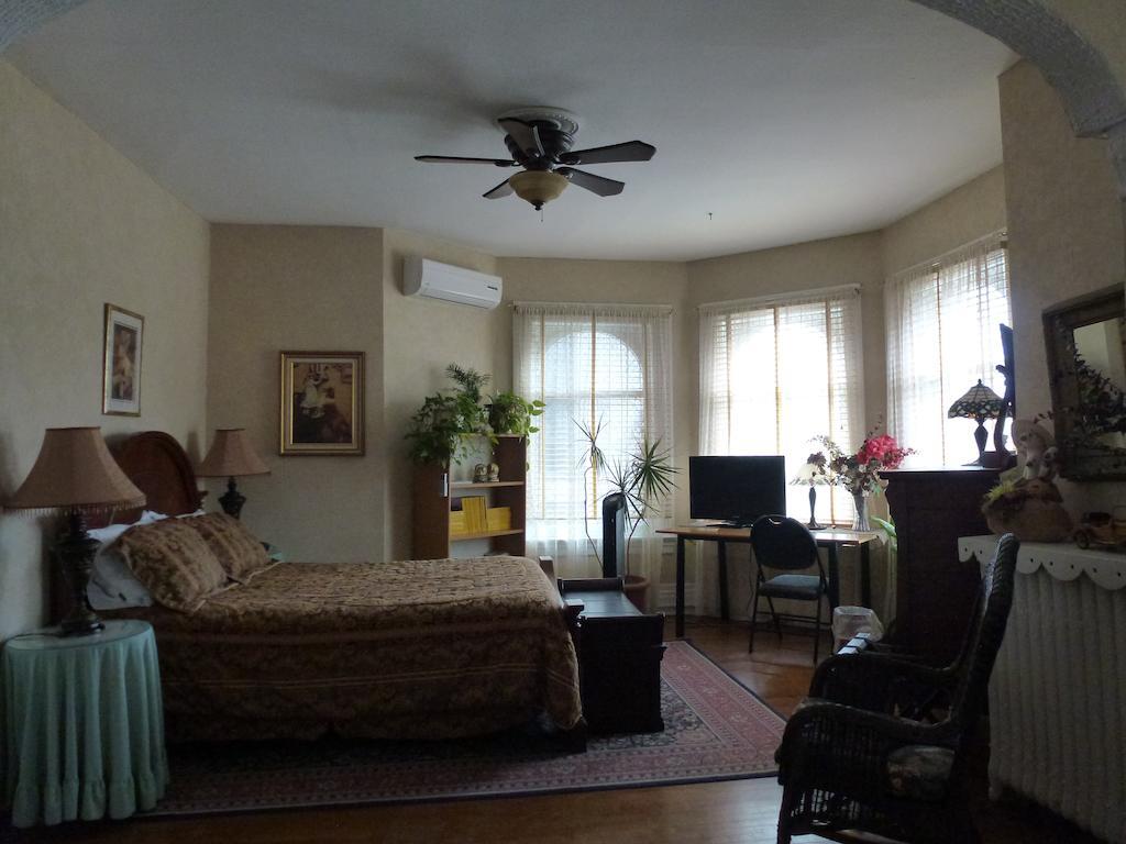 Auberge King Edward Bed And Breakfast Отава Стая снимка